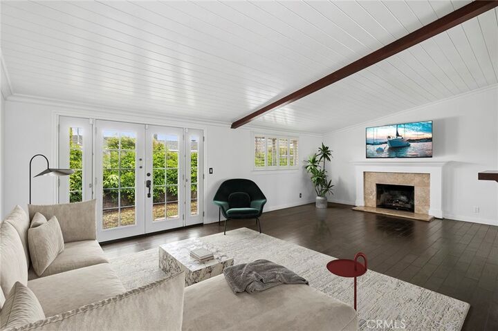 Property Photo:  300 Esther Street  CA 92627 