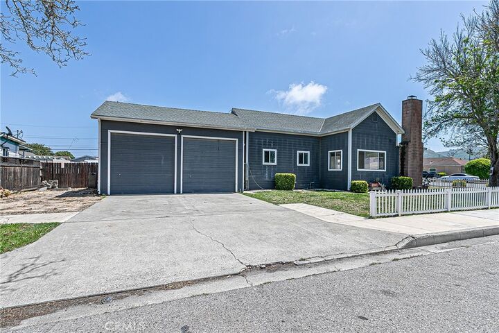 Property Photo: 203 E Walnut CA 93436