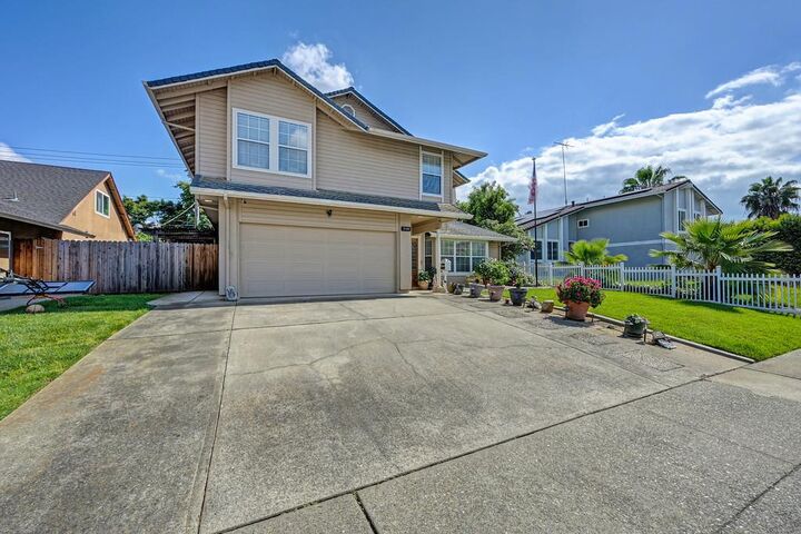 Property Photo:  9168 Starina Way  CA 95826 