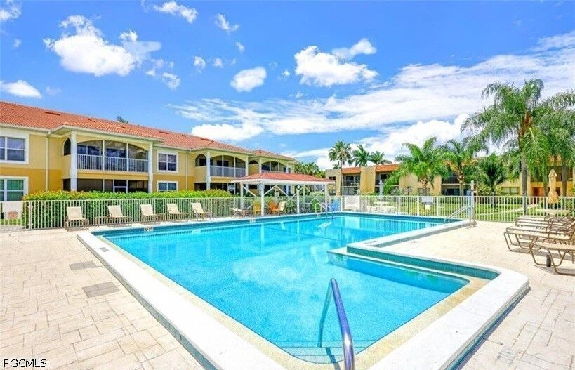 Property Photo:  12515 McGregor Boulevard 104  FL 33919 