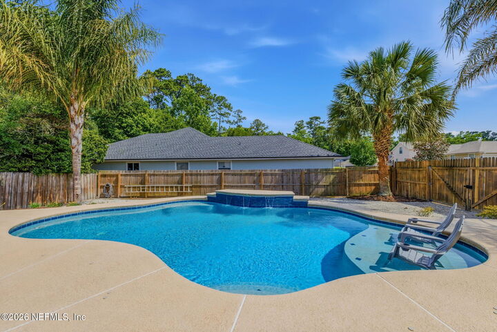 Property Photo:  811 Hickory Knolls Drive  FL 32043 