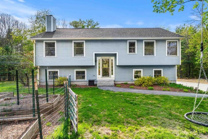 Property Photo:  5 Ben Farnsworth Road  NH 03033 