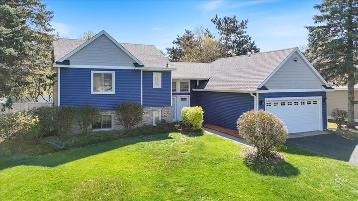 Property Photo:  512 Hyde Avenue N  MN 55115 