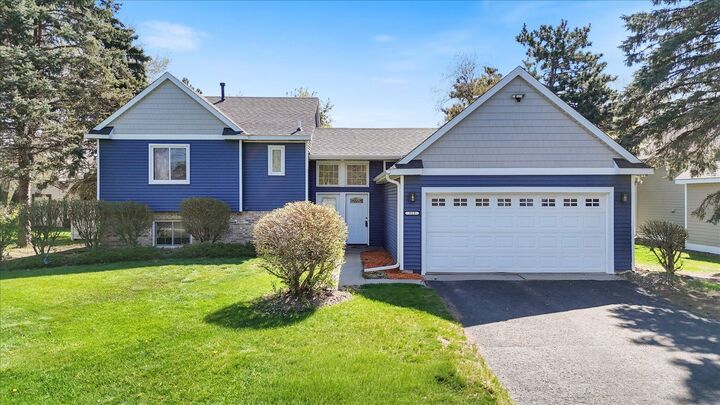 Property Photo:  512 Hyde Avenue N  MN 55115 