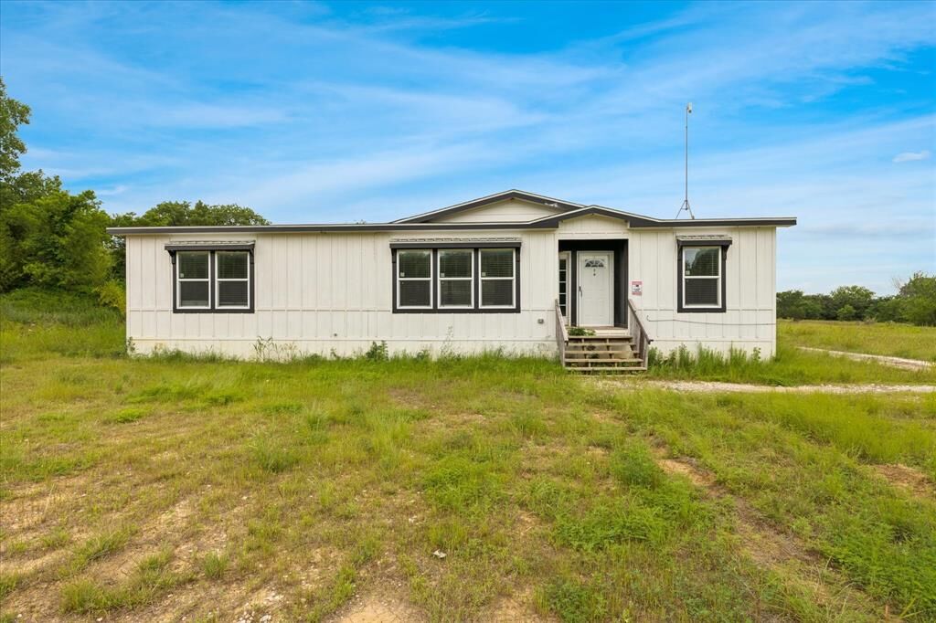 Property Photo:  456 County Road 178  TX 76240 