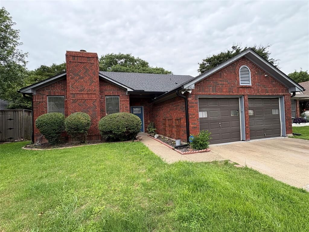 Property Photo: 6923 Rolling Creek Lane TX 75236