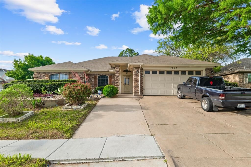 Property Photo:  1514 Sayles Avenue  TX 76018 