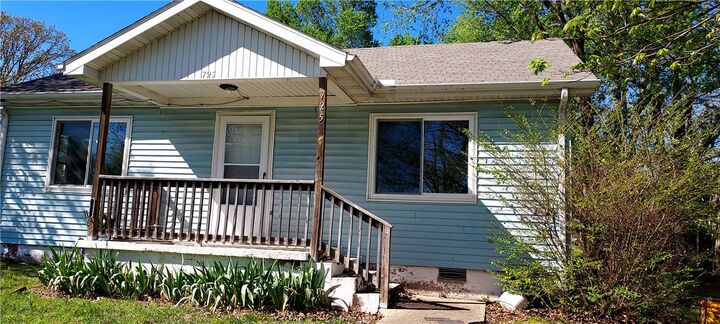 Property Photo:  725 W Holt Avenue  AR 72601 
