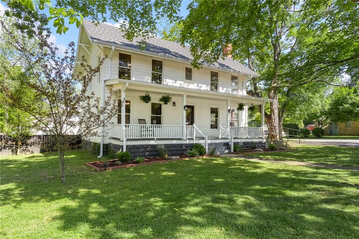 Property Photo:  623 S Pine Street  AR 72601 