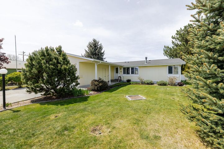 Property Photo:  1645 NE 6th Street  OR 97756 
