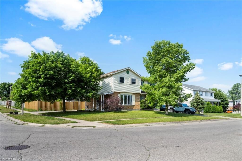 Property Photo:  574 Mortimer Drive  ON N3H 5M6 