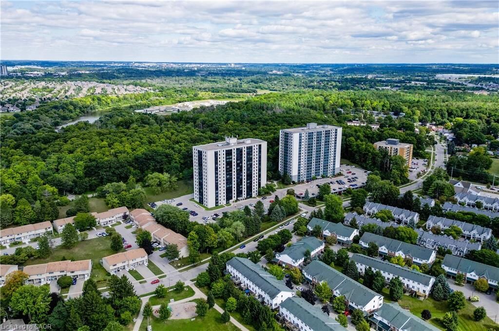 Property Photo:  35 Green Valley Drive 1605  ON N2P 2A5 