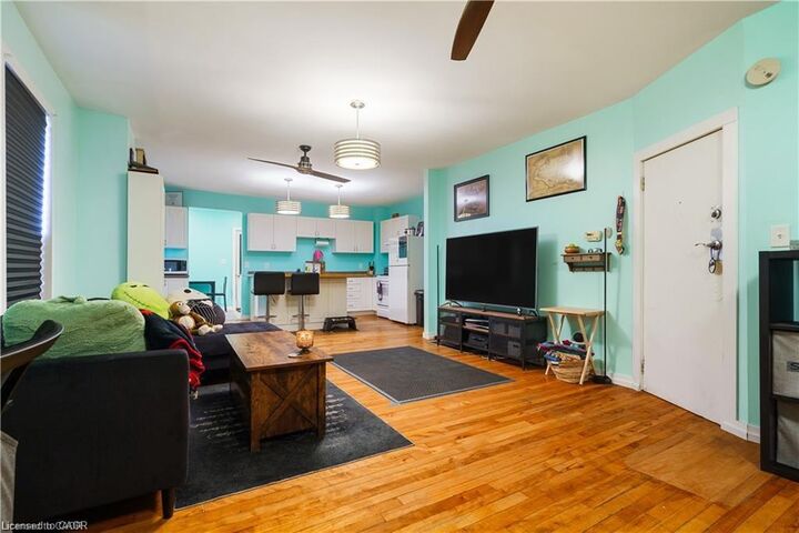 Property Photo:  219 Avondale Street  ON L8L 7C4 