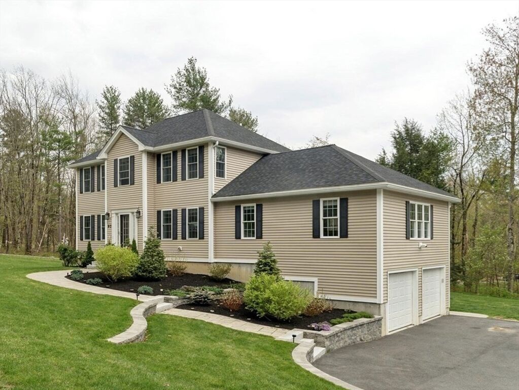Property Photo:  97 Glenwood Pl Ext  MA 01543 
