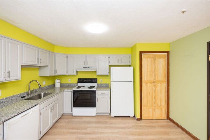 Property Photo:  15 Houghton St 9  MA 01604 