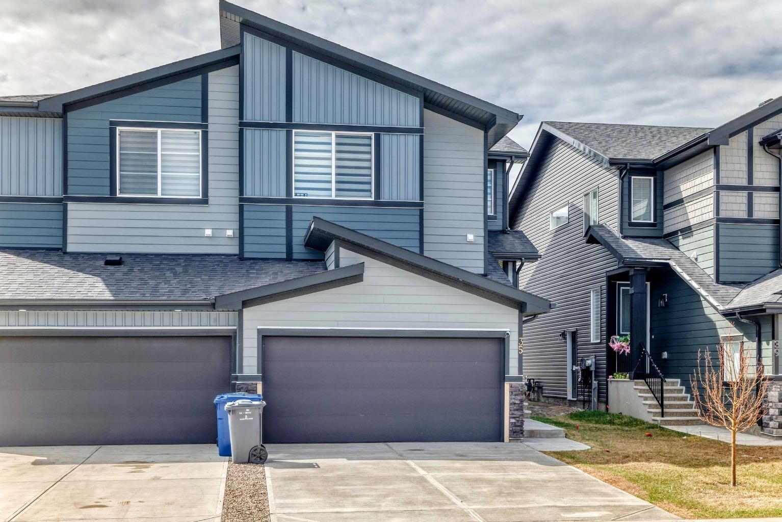 Property Photo:  35 Waterford Manor  AB T1X 2T9 