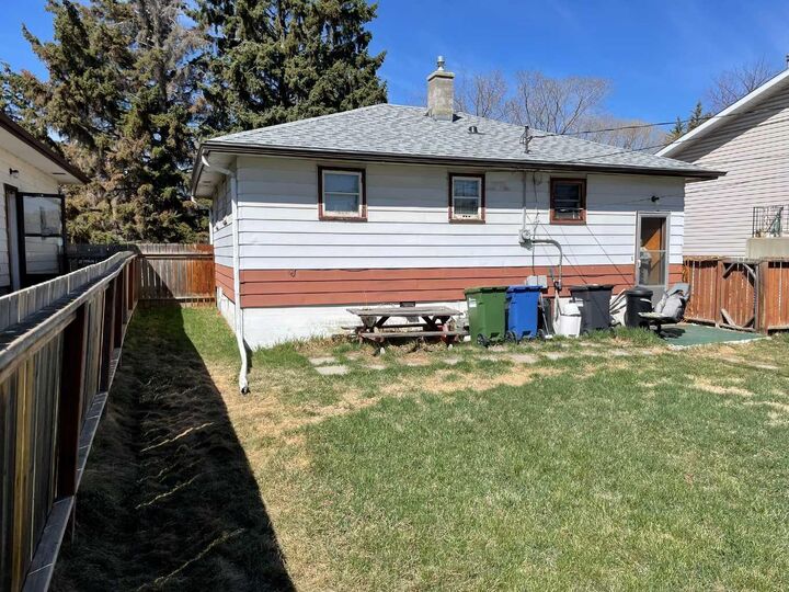 Property Photo:  3409 52 Avenue  AB T4N 4J3 