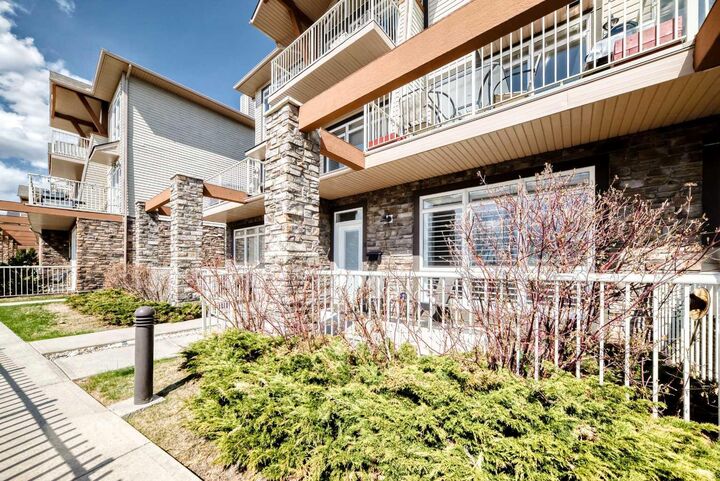 Property Photo:  132 Rockyledge View NW 2  AB T3G 5Y3 