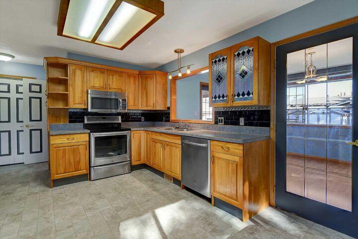 Property Photo:  104 11th Street  AB T0H 0C0 
