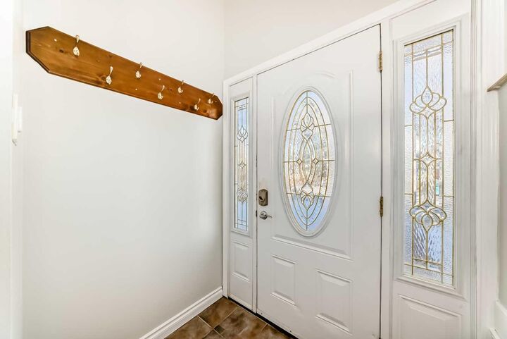 Property Photo:  2831 63 Avenue SW  AB T3E 5J6 