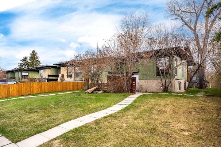 Property Photo:  11018 5 Street SW  AB T2W 1Y6 