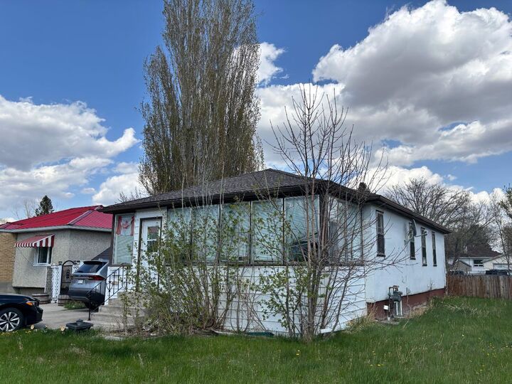 Property Photo:  1125 19 Street S  AB T1K 2C1 