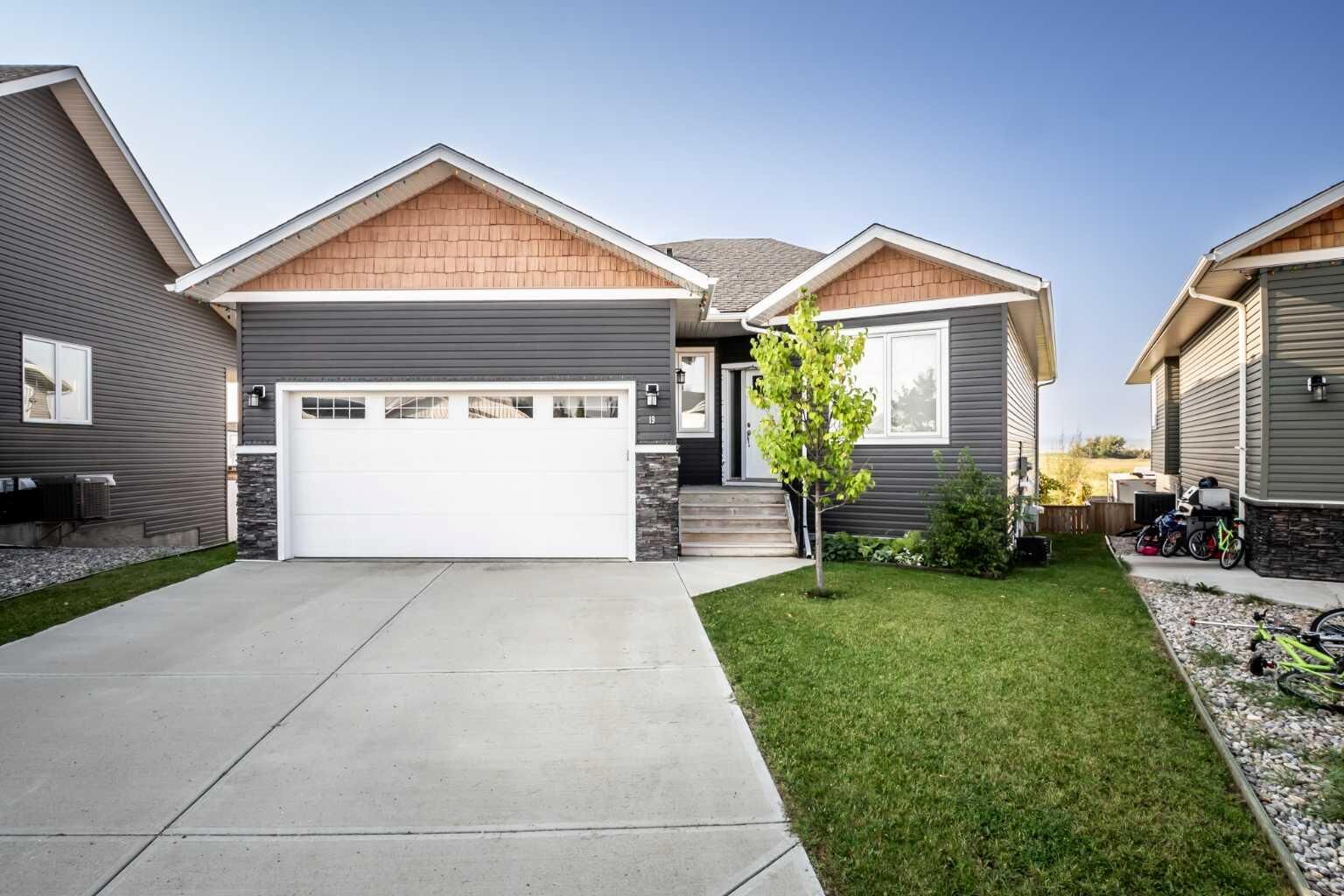 Property Photo:  19 Gardner Close  AB T0L 0P0 