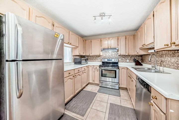 Property Photo:  15 Falshire Terrace NE  AB T3J 3B1 