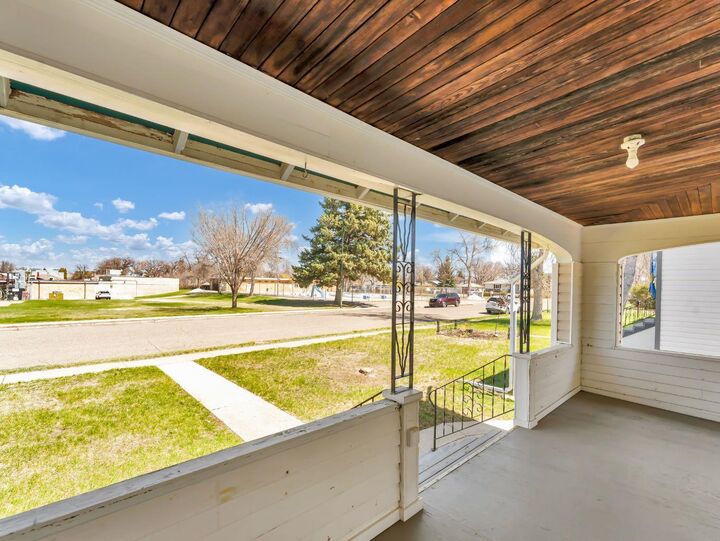 Property Photo:  43 9 Street NE  AB T1A 5R2 