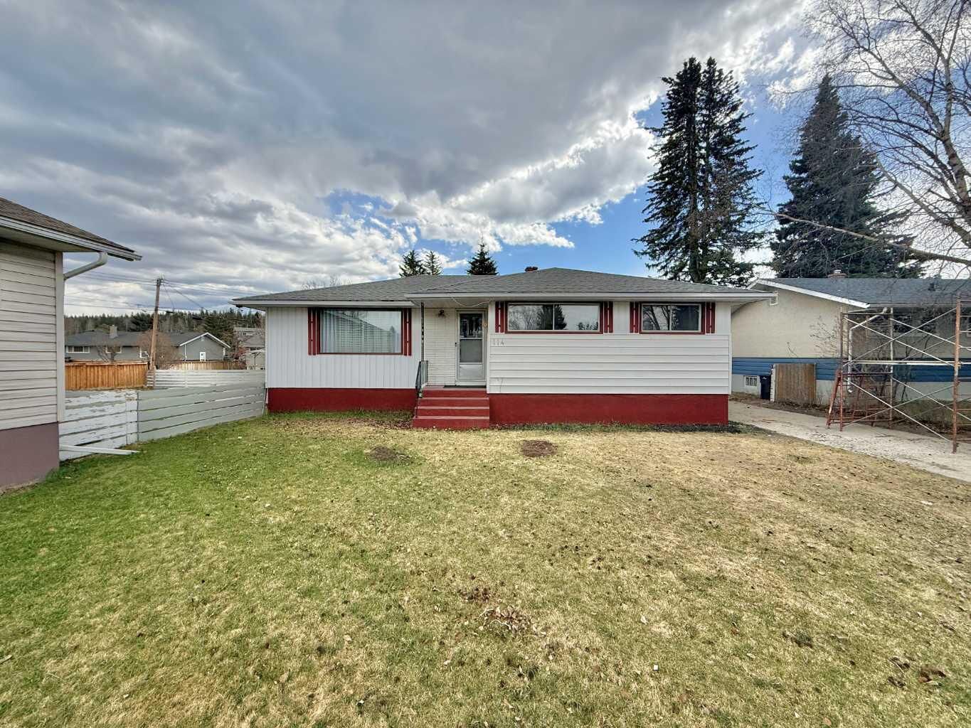 Property Photo:  114 Willow Drive  AB T7V 1E5 