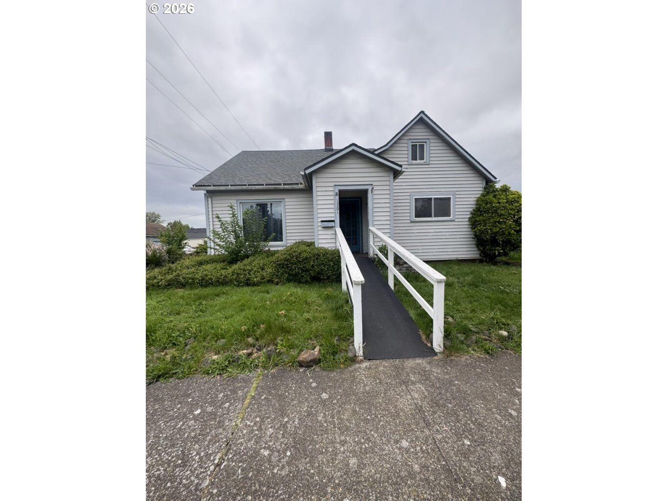 Property Photo:  1301 NE Irvine St  OR 97128 