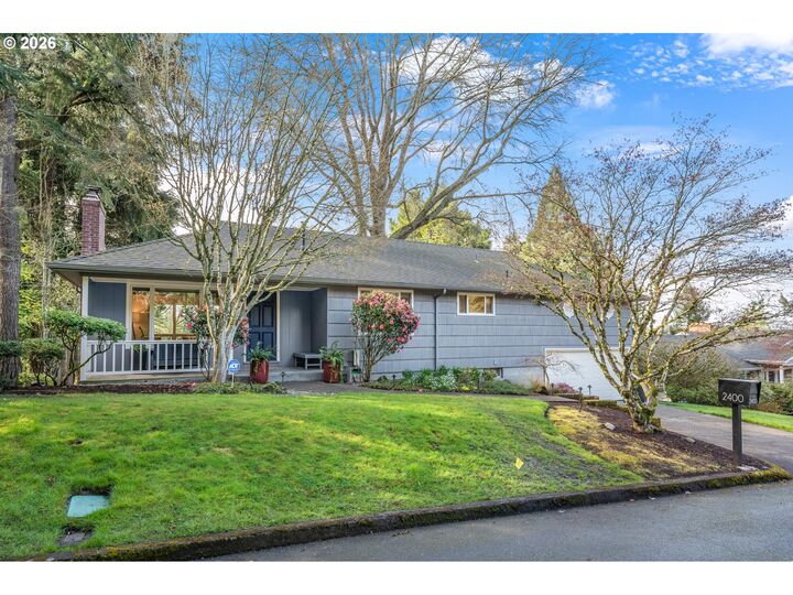 Property Photo: 2400 SW Richardson St OR 97239