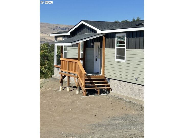 Property Photo:  2743 E 9th St  OR 97058 