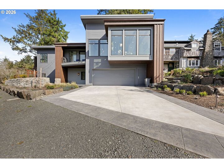 Property Photo:  280 E 5th Ave  OR 97110 