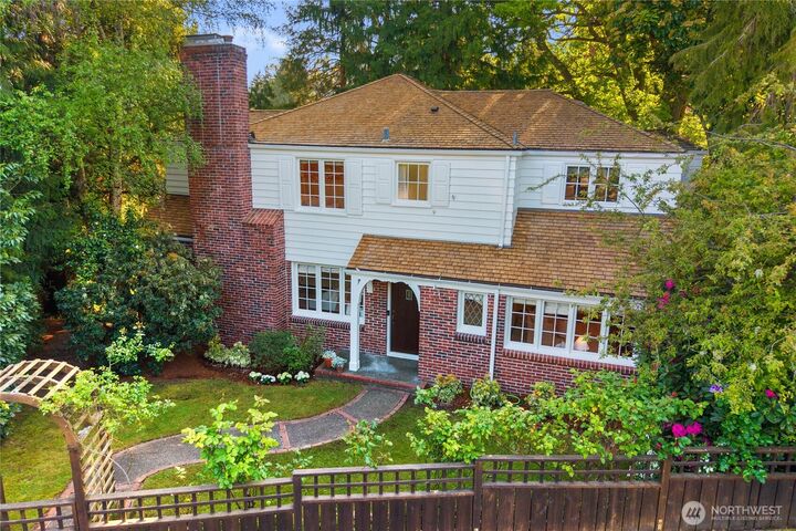 Property Photo:  5125 NE Latimer Place  WA 98105 