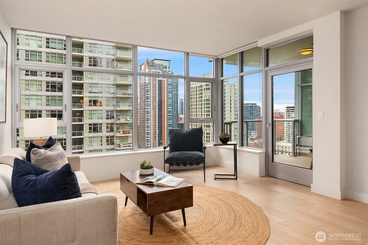 Property Photo:  583  Battery Street 2208N  WA 98121 