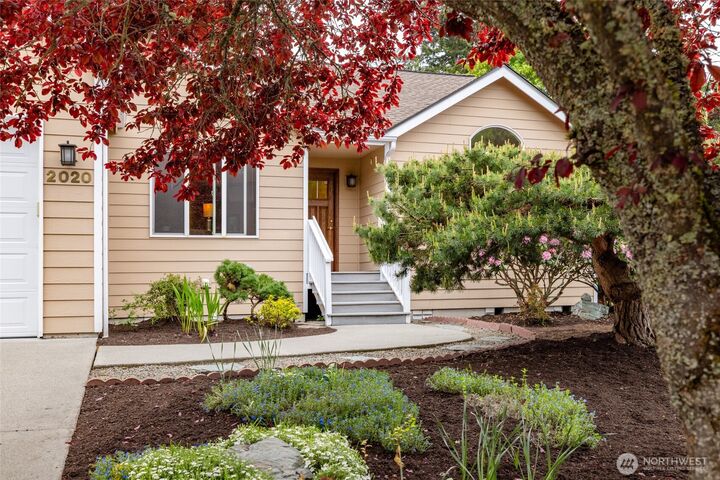 Property Photo:  2020  Meadows Lane  WA 98221 