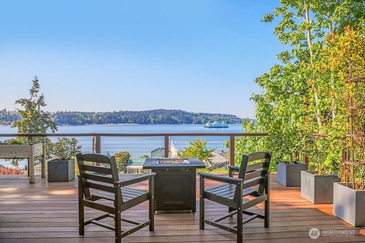 Property Photo: 4652 E Hillcrest Drive WA 98366