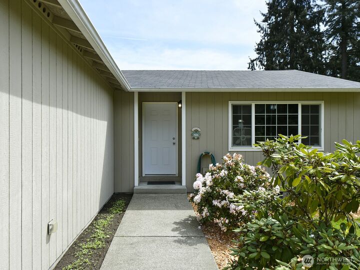 Property Photo:  25515  50th Avenue E  WA 98338 