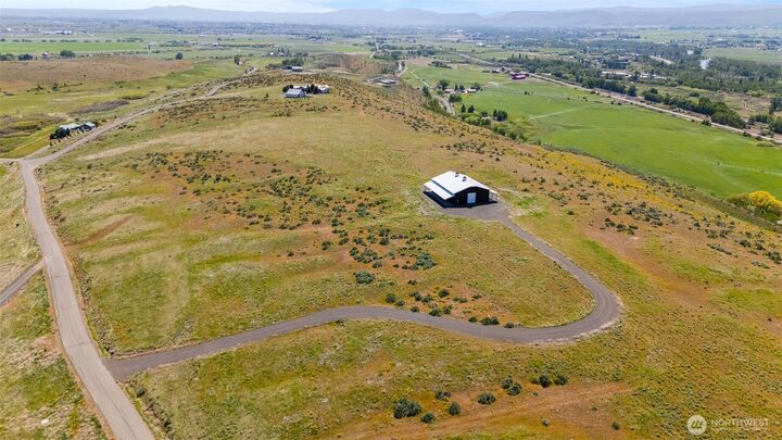 Property Photo:  920  Sundance Lane  WA 98926 
