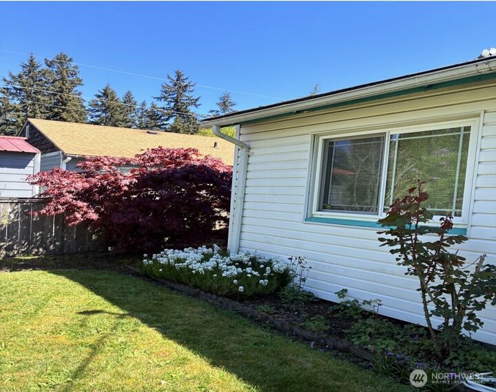 Property Photo:  504  10th Avenue  WA 98354 