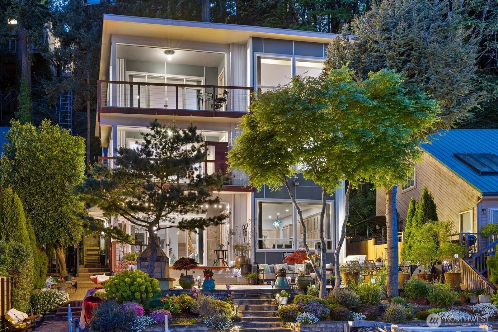 Property Photo: 2006 W Lake Sammamish Parkway NE WA 98052