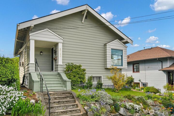 Property Photo:  2719  Nob Hill Avenue N  WA 98109 