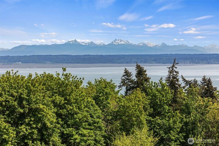 Property Photo:  827  Michael Way  WA 98282 