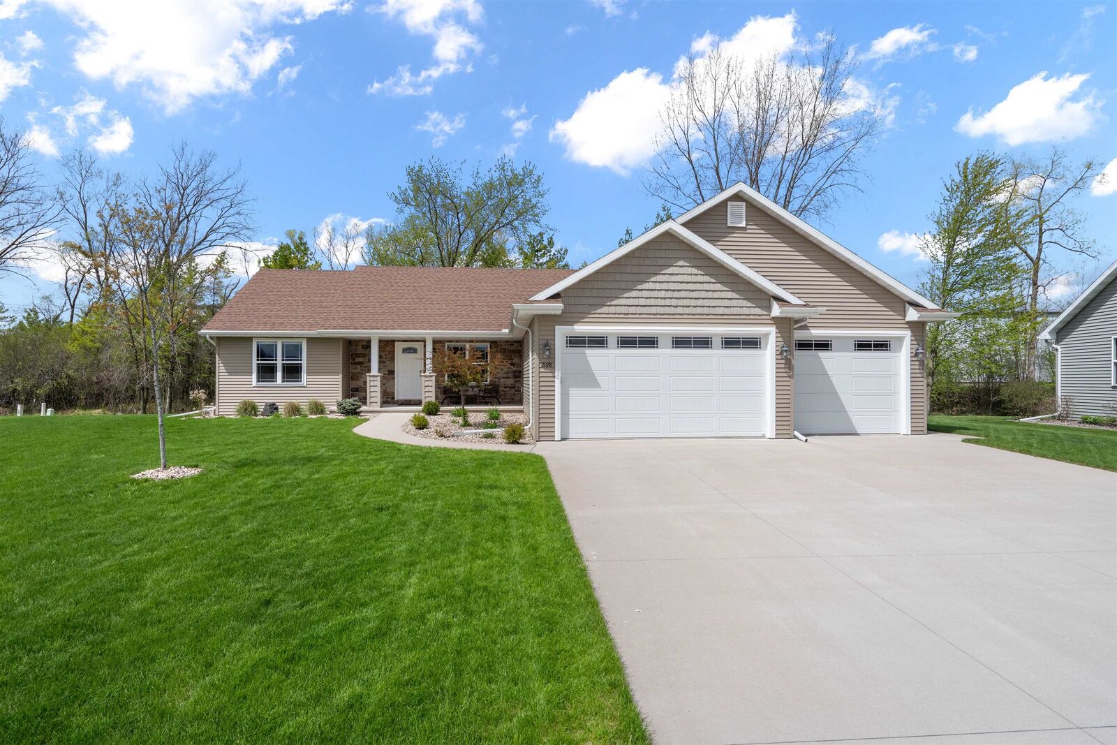 Property Photo: 2078 W Sugar Court WI 54913-2306