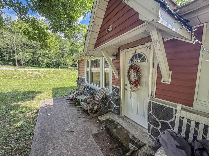 Property Photo:  122 Lloyd Street  KY 42141 