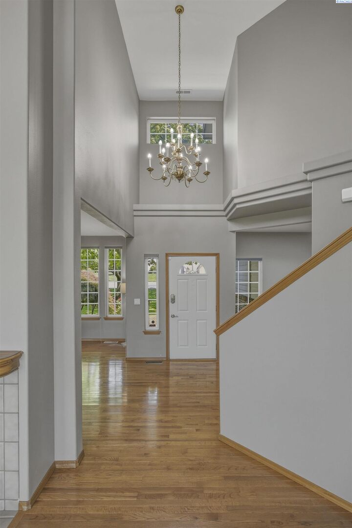 Property Photo:  249 Ashwood St  WA 99352 