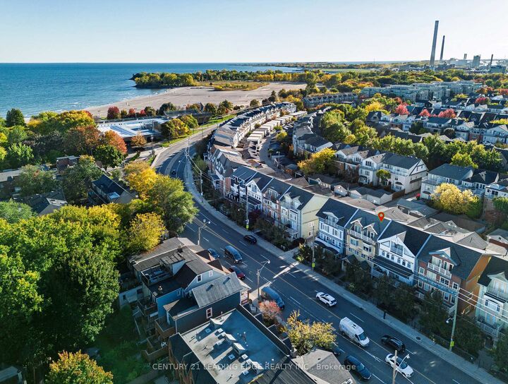 Property Photo:  82 Woodbine Avenue  ON M4L 2A2 