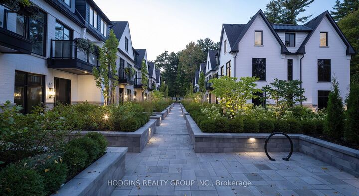 Property Photo: 1136 Mona Road 4 ON L5G 0C8