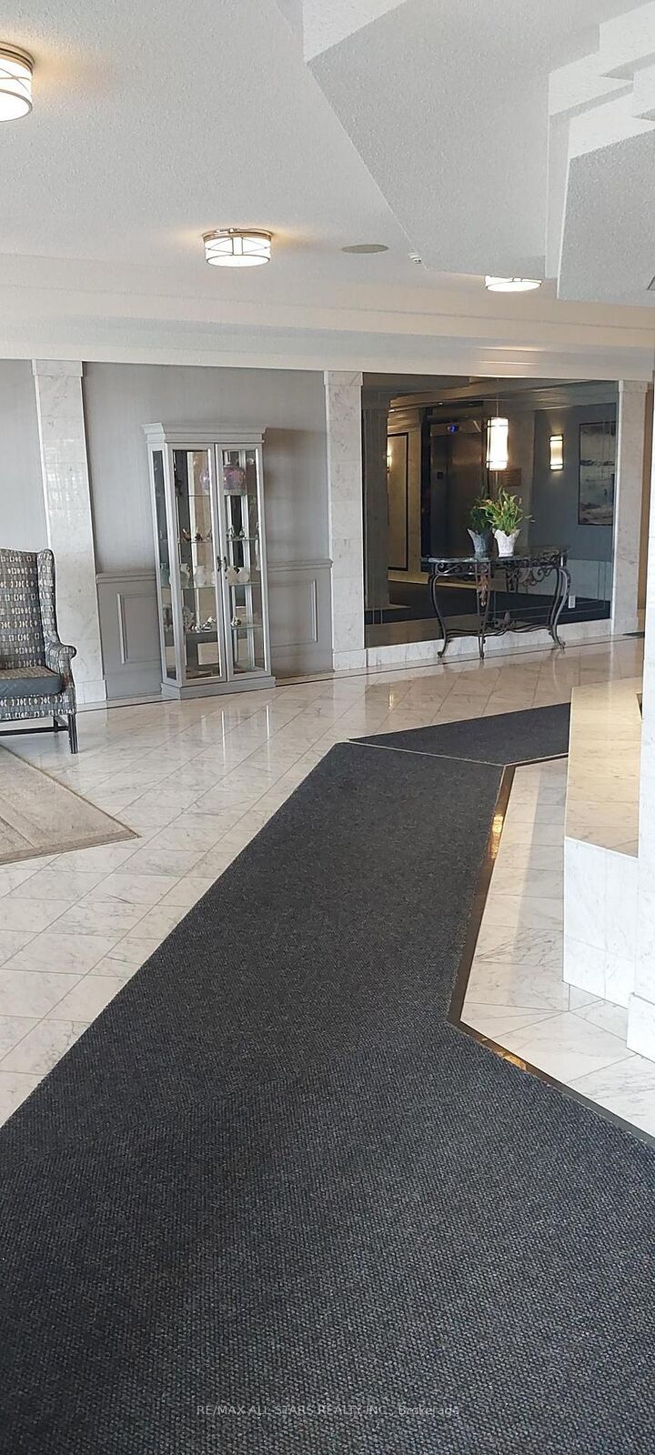 Property Photo:  1 Greystone Walk Drive 1889  ON M1K 5J3 